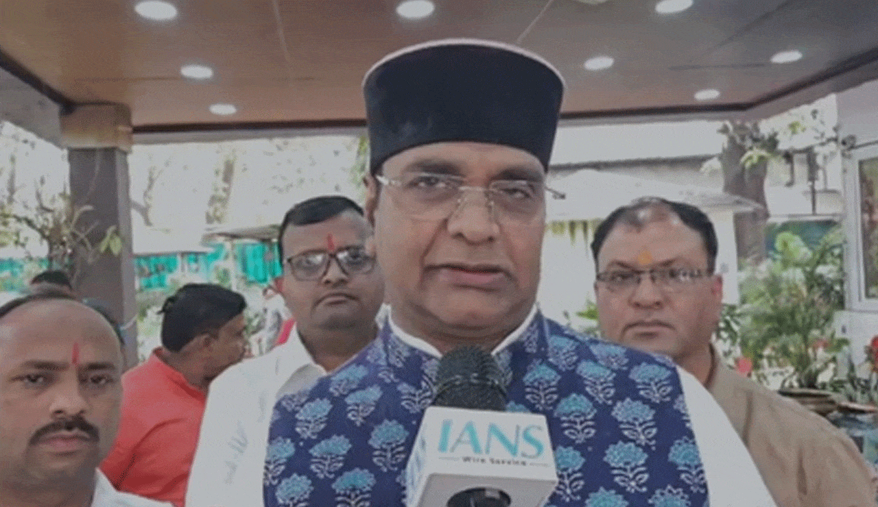 Palestinian Flags During Eid Prayers in Bhopal Spark Controversy