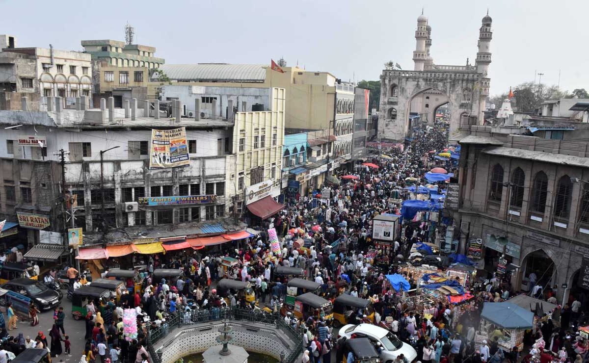 Hyderabad Gears Up for Eid ul-Fitr: Bazaars Swarmed with Shoppers