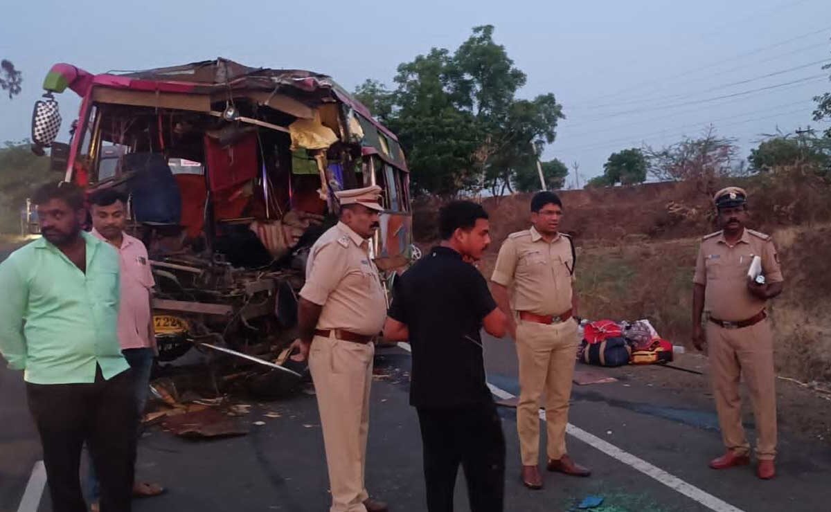 Karnataka: Five Killed, 11 Injured in Road Accident Near Kalaburagi