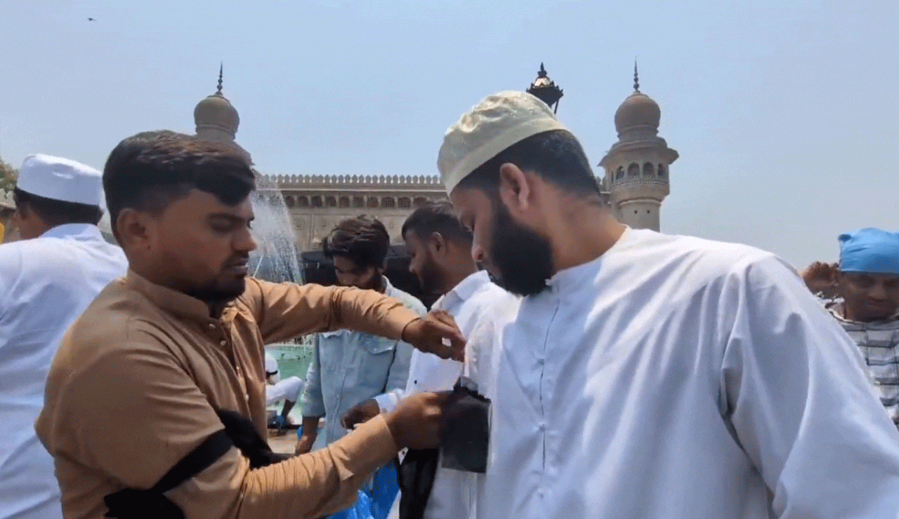 Asaduddin Owaisi Leads Emotional Protest with Black Ribbons at Mecca Masjid in Hyderabad, Condemning Pahalgam Terror Attack