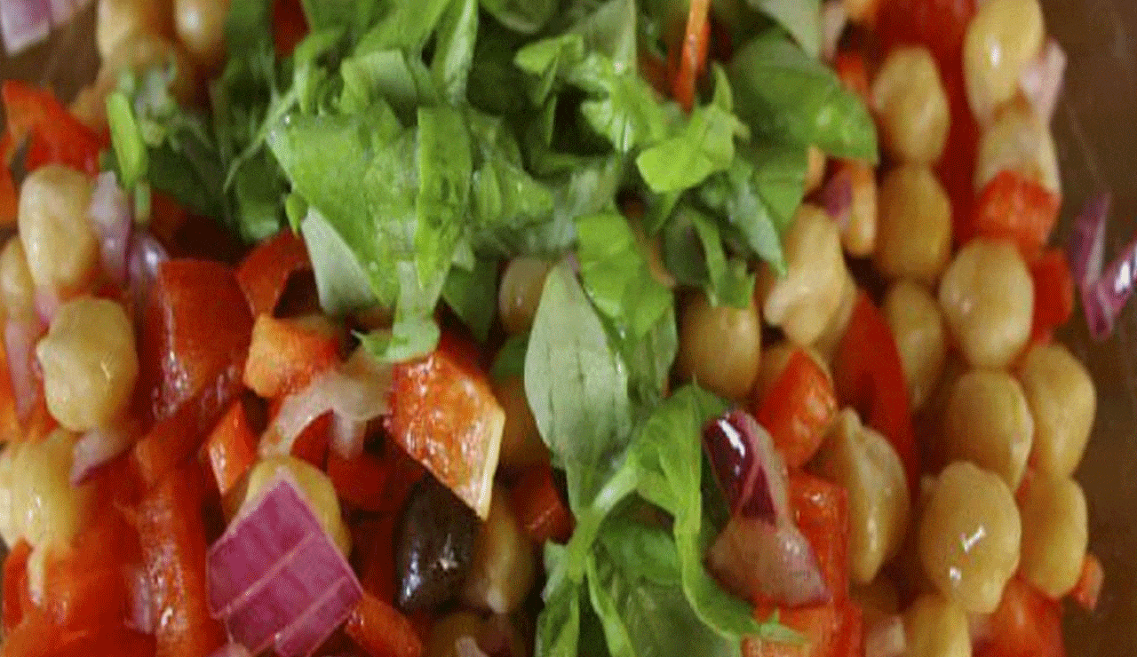 Lose Weight Naturally with These 6 Salad Add-Ins