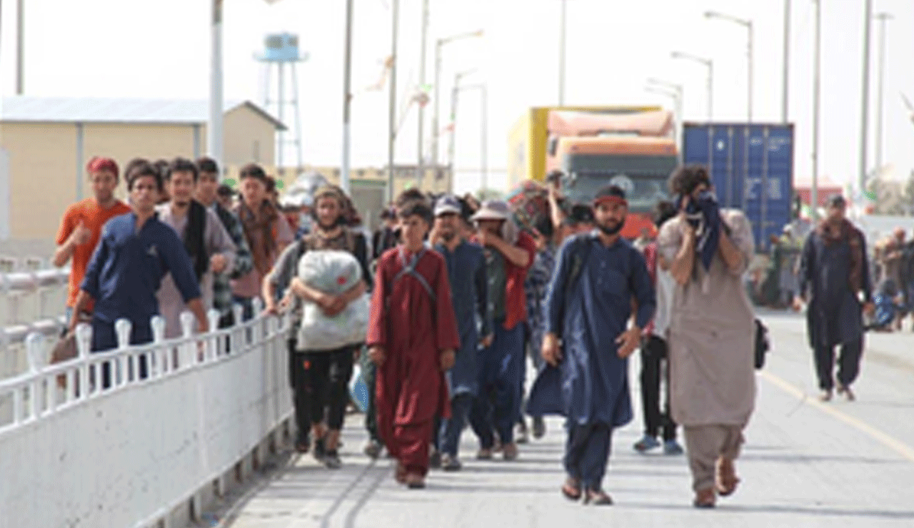 Pakistan to Intensify Deportation of Afghan Refugees After Eid Holidays