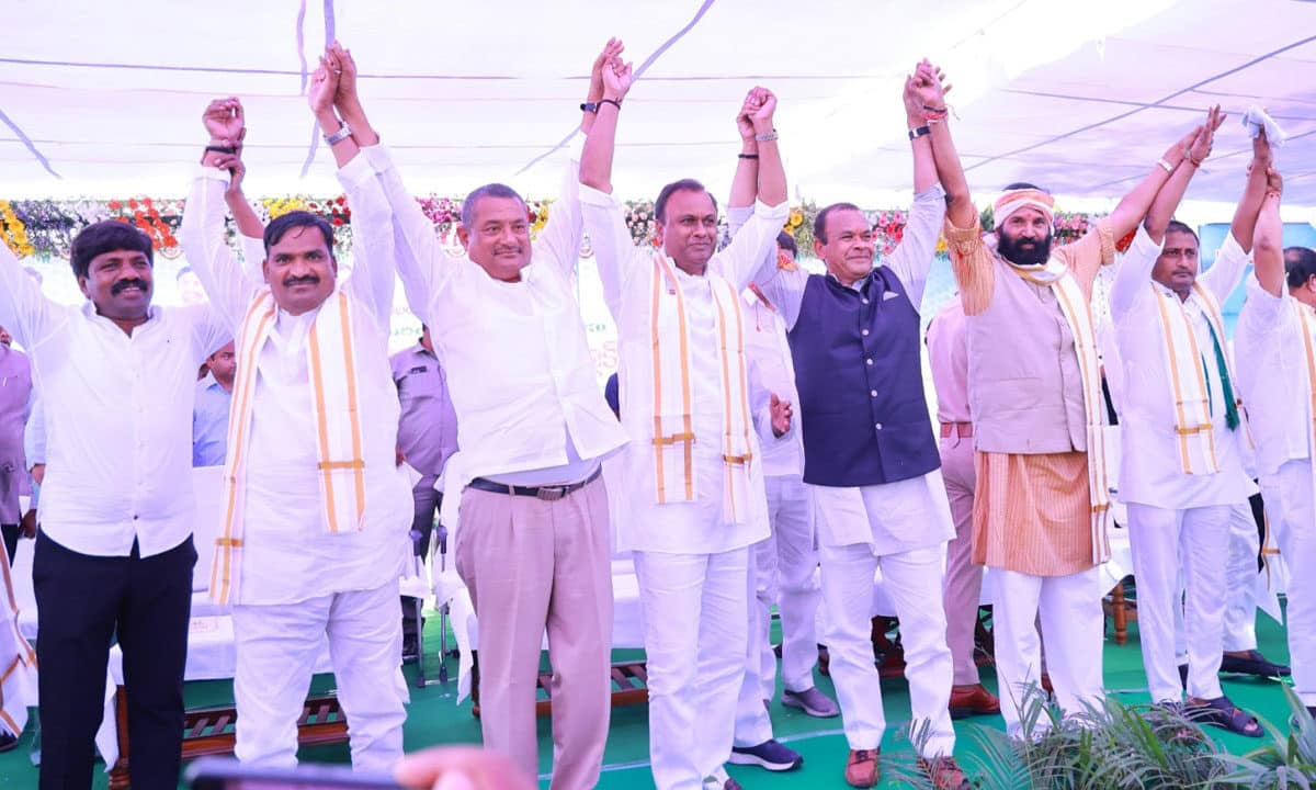 KCR Looted ₹10,000 Crore, Tapped Phones, Occupied Lands: Ministers Drop Bombshells in Nalgonda