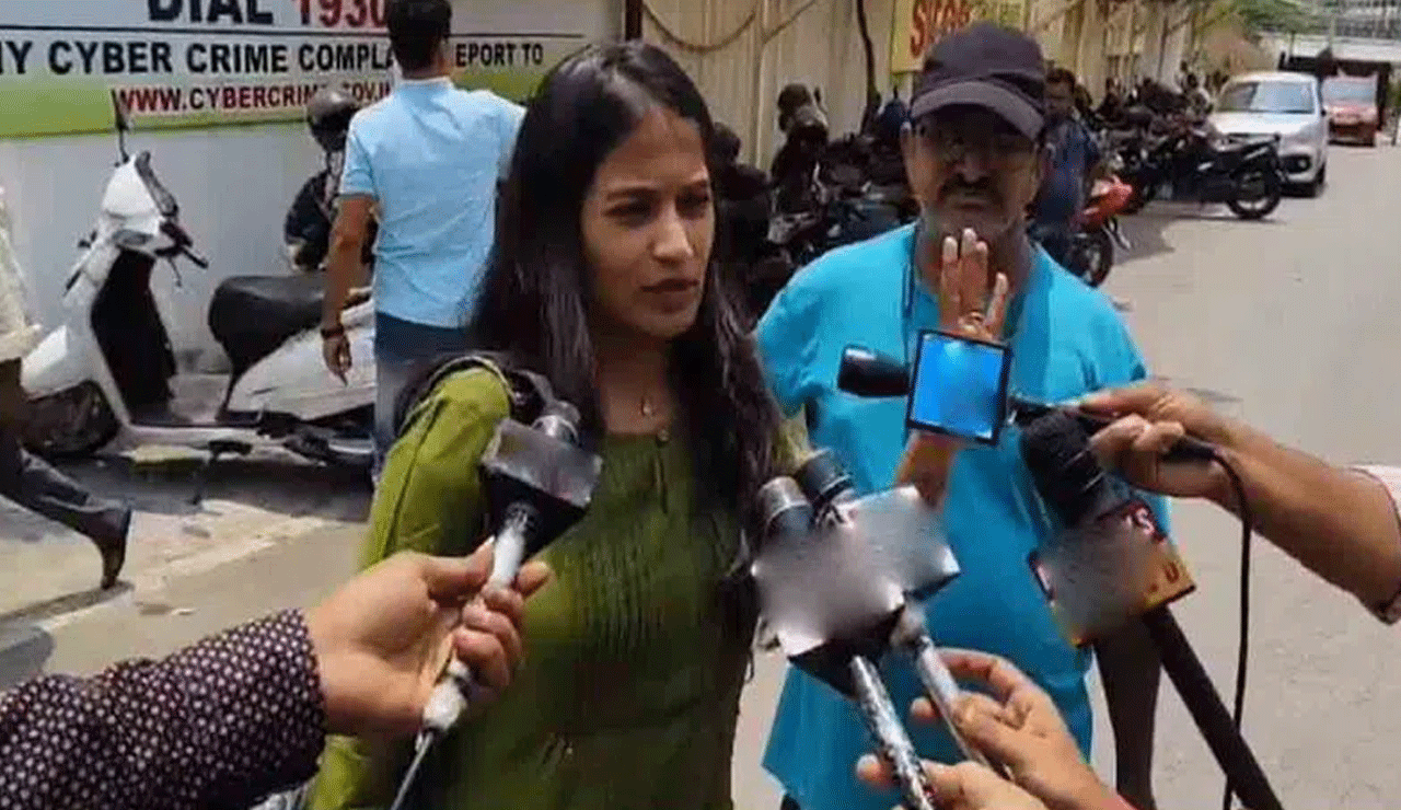 Raj Tarun-Lavanya Row: "They Will Kill Me" – Lavanya Creates Stir Outside Narsingi Police Station!