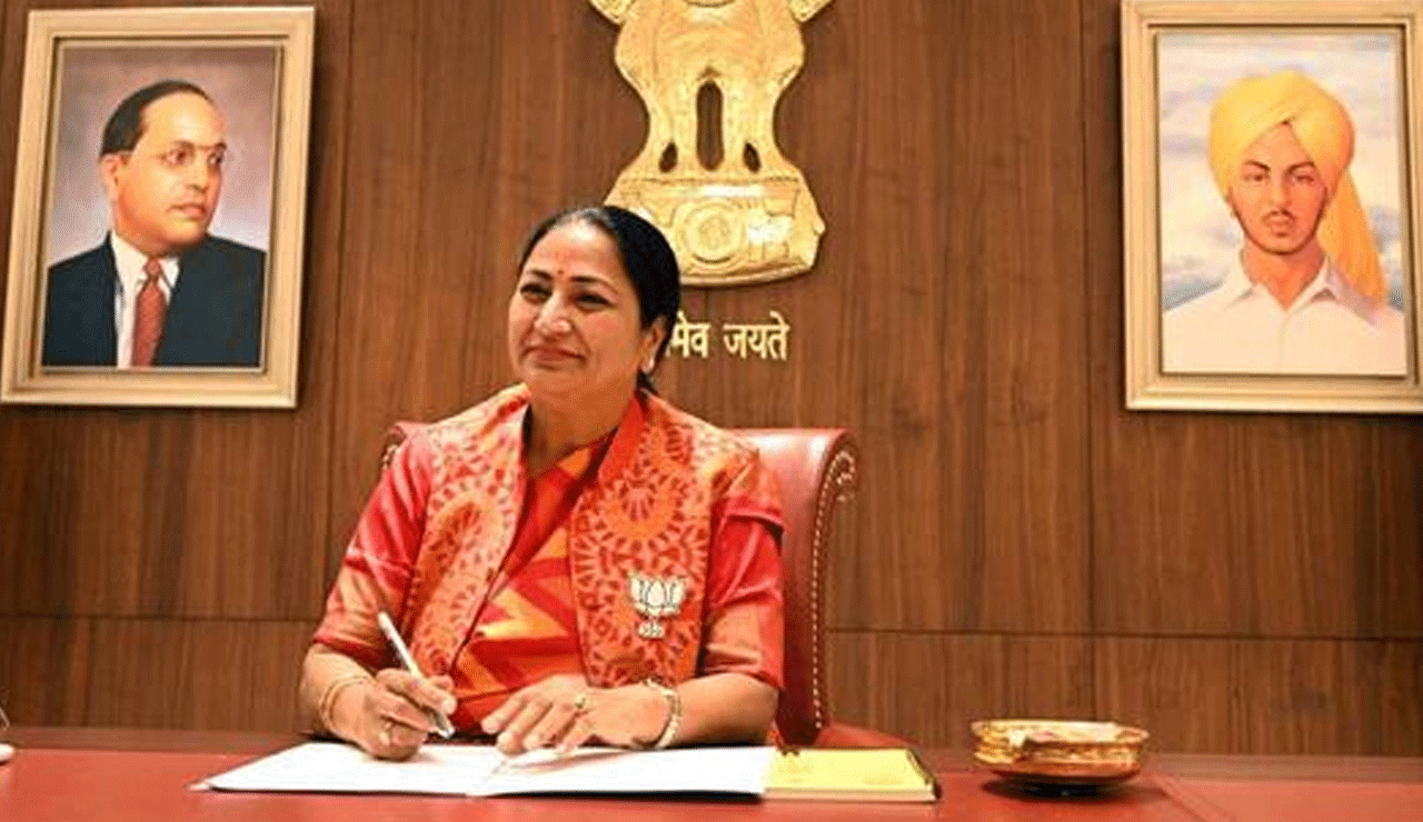 Delhi CM Rekha Gupta Vows Action Against Private Schools Over Unjustified Fee Hikes