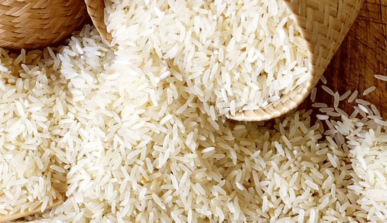 Good News for Hyderabad Residents: Line Cleared for Thin Rice Distribution