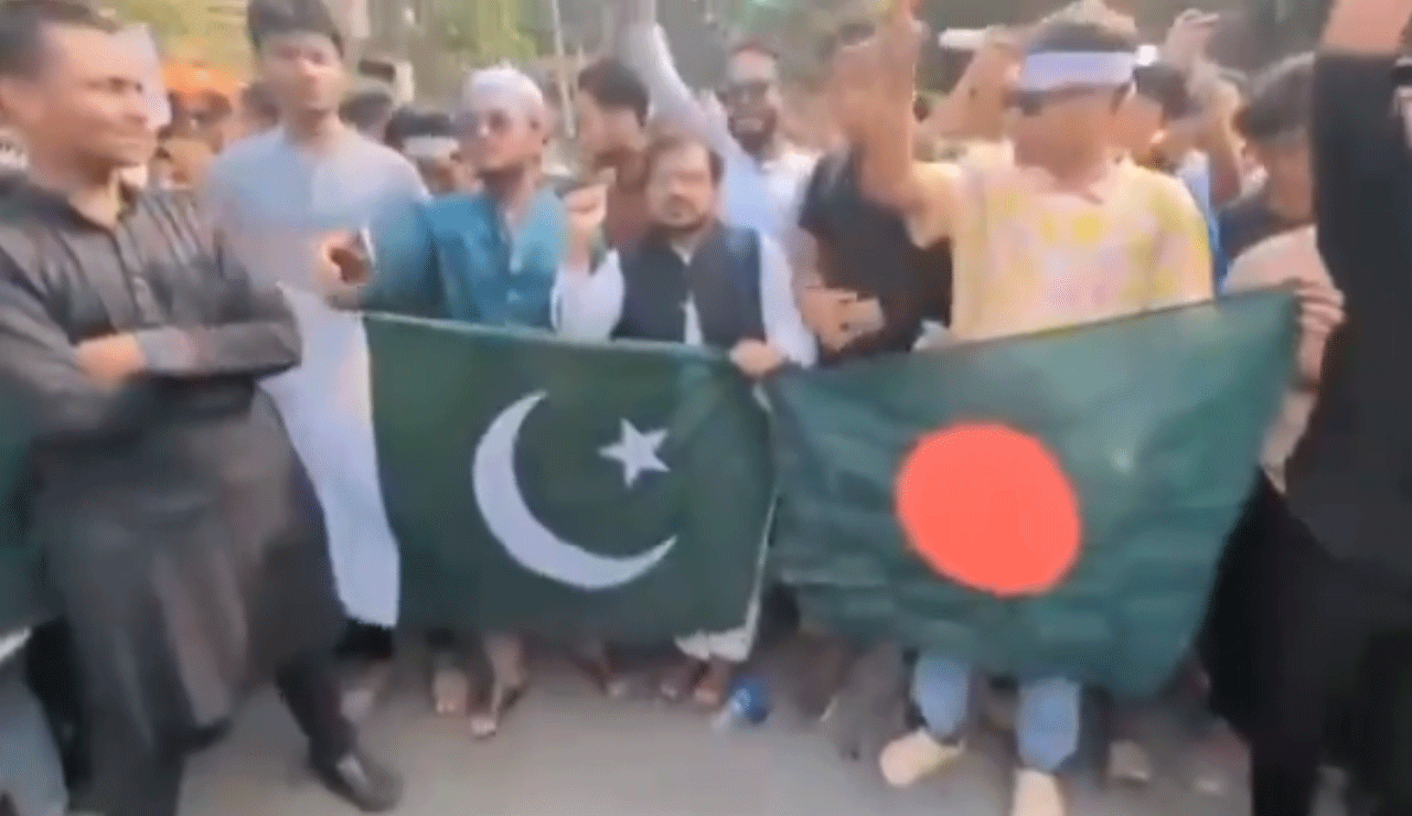 One Flag, Many Questions: Pakistani Symbol at Bangladesh Rally Stirs Historic Debate