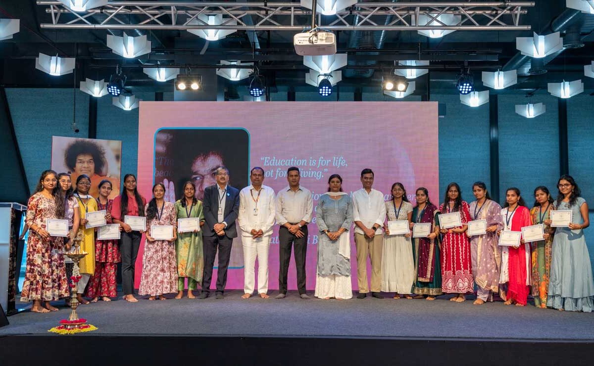 Sri Sathya Sai Program Trains 80 Youth in Data Engineering