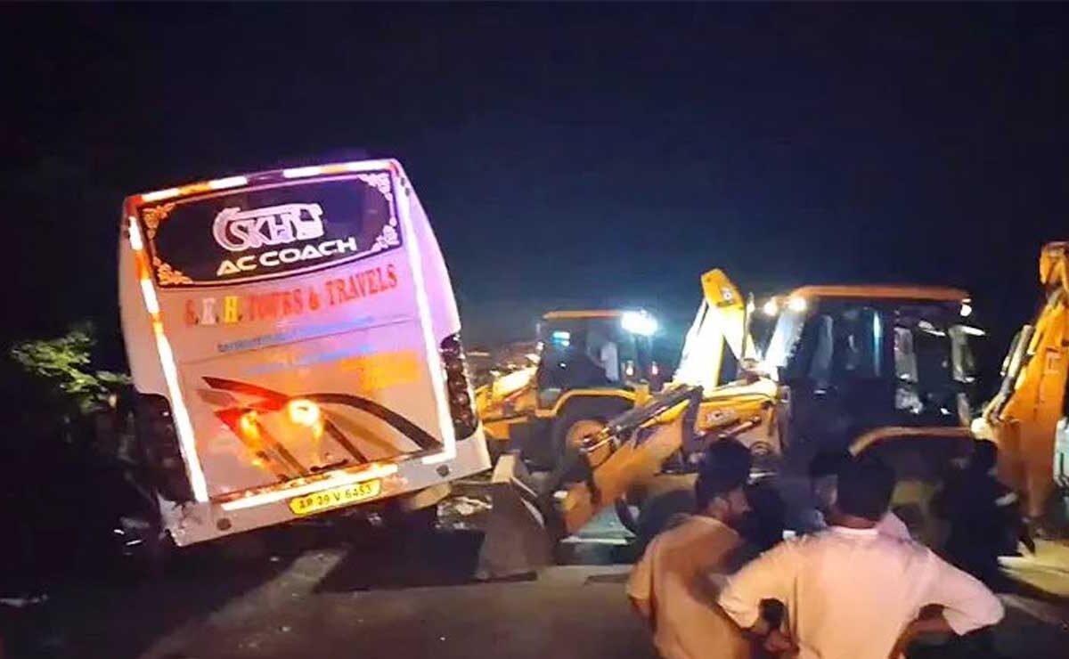 Telangana Accident: Wedding Bus Crashes into Parked Lorry, 4 Dead, 20 Injured