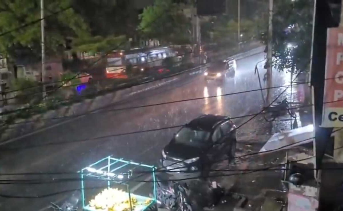 Hyderabad Soaked! Sudden Showers Drench Jubilee Hills to Hi-Tech City