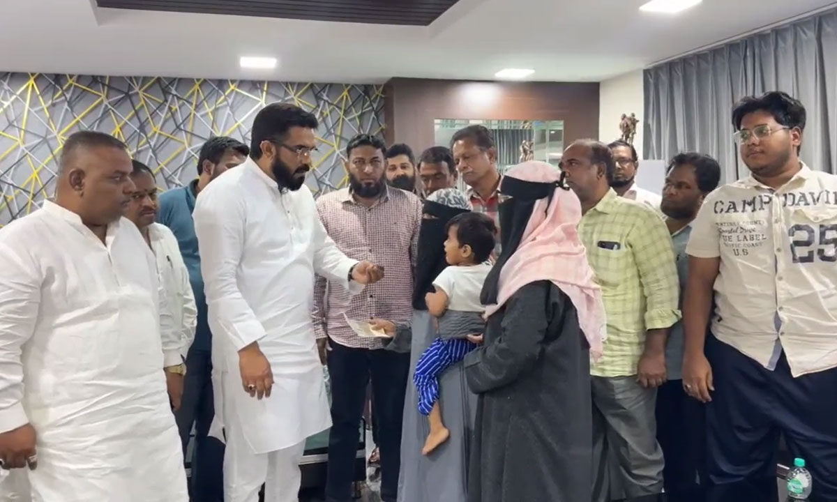 Asif Nagar Wine Shop Tragedy: MLA Majid Hussain Hands Over ₹5 Lakh Cheque to Victim’s Widow