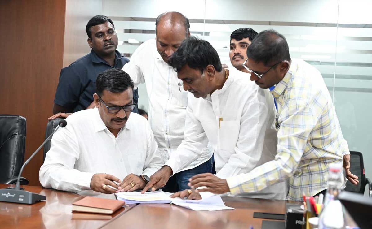 HYDRAA Flooded with Complaints on Nala and Land Encroachments at Prajavani Meet