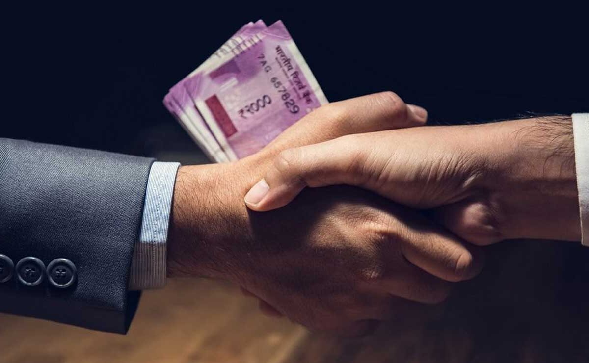 Hyderabad SI Caught Taking ₹2.5 Lakh for Granting Station Bail in Ganja Case
