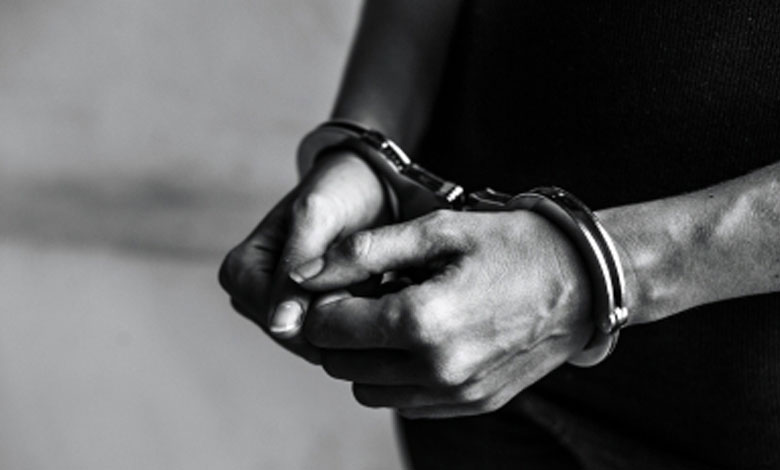Maharashtra Police Nab Four with Over 34 Kg Ganja in Thane District Taxi Raid