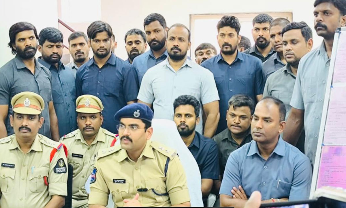 Hyderabad: Gang Busted for Cheating People in the Name of Govt 2BHK Scheme at Bandlaguda