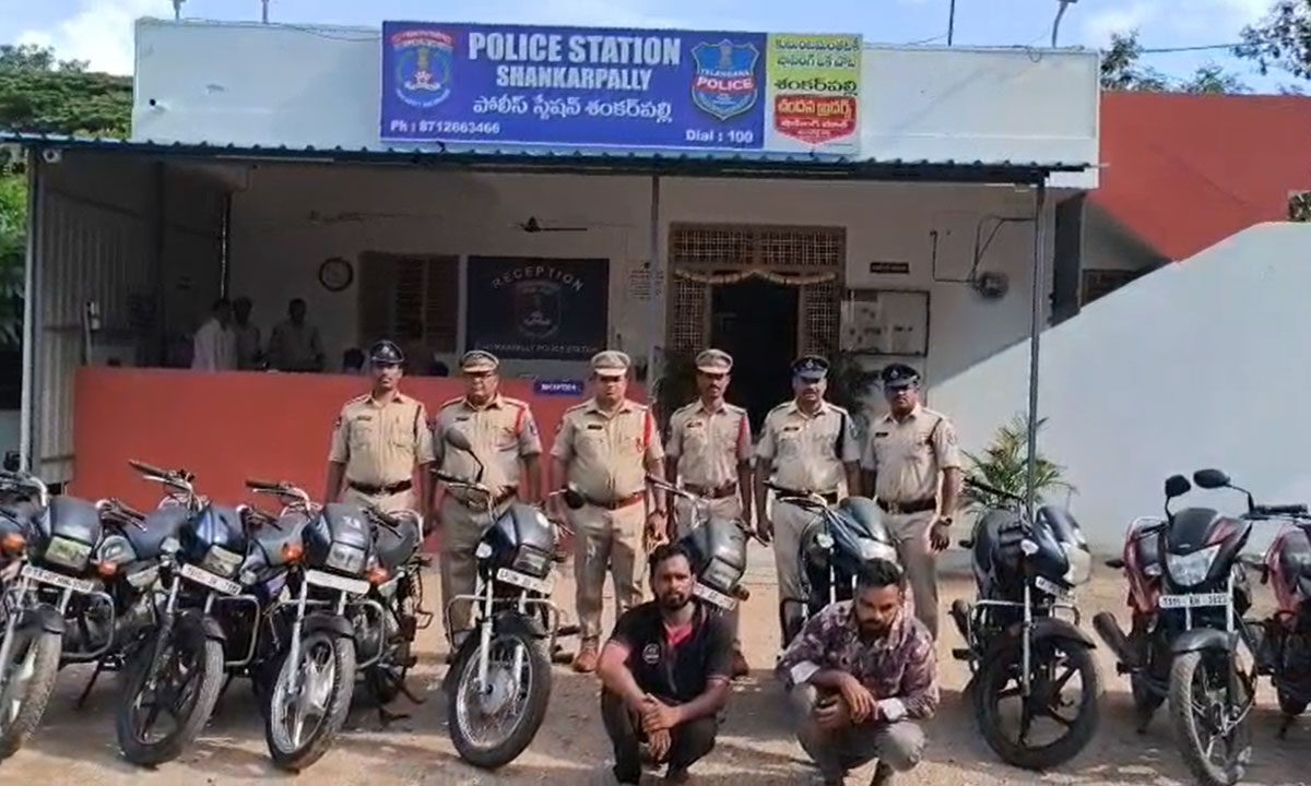 Hyderabad: Bike Theft Gang Busted by Shankarpally Police; ACP Ramana Goud Commends Team