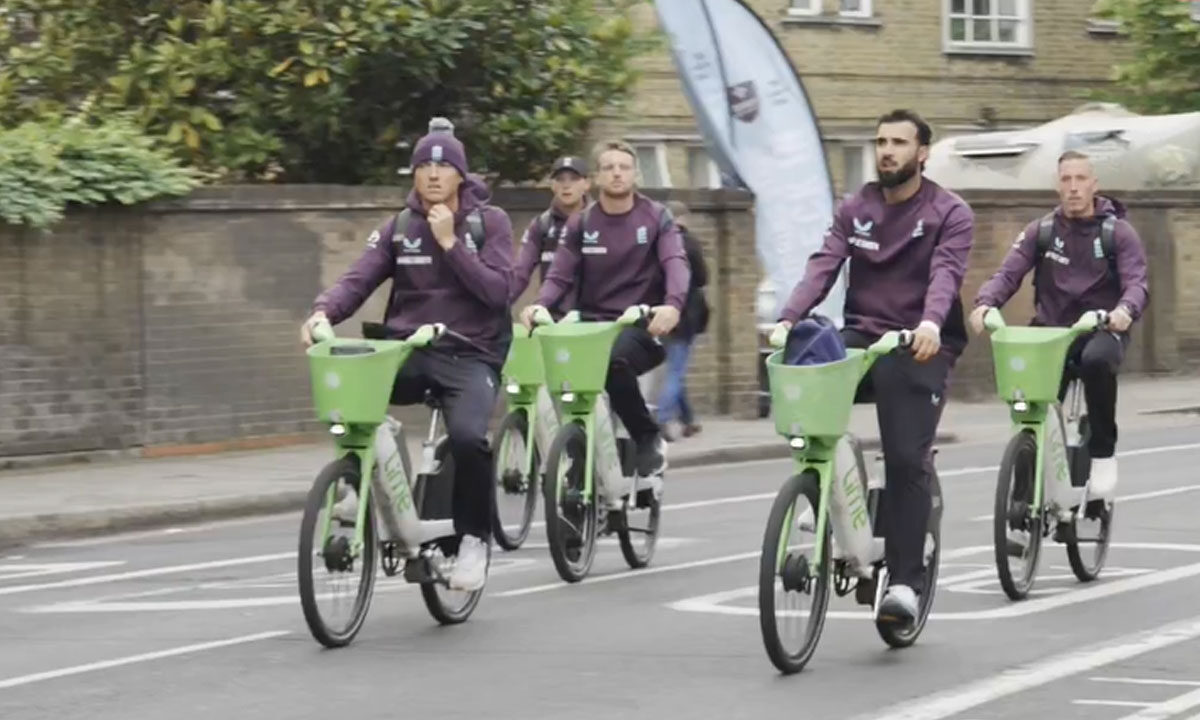 England vs West Indies: Traffic Jam Delays Final ODI at The Oval, Players Ride Bikes to Reach Stadium
