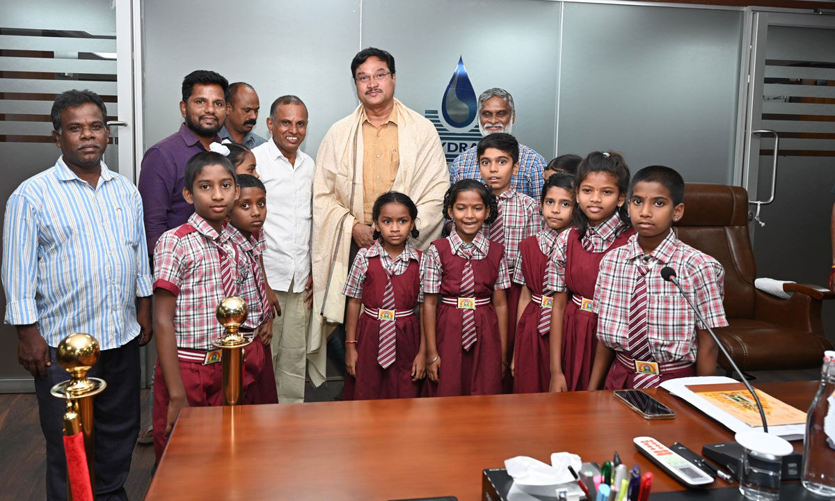 Children Thank HYDRAA Commissioner for Paving the Way to School