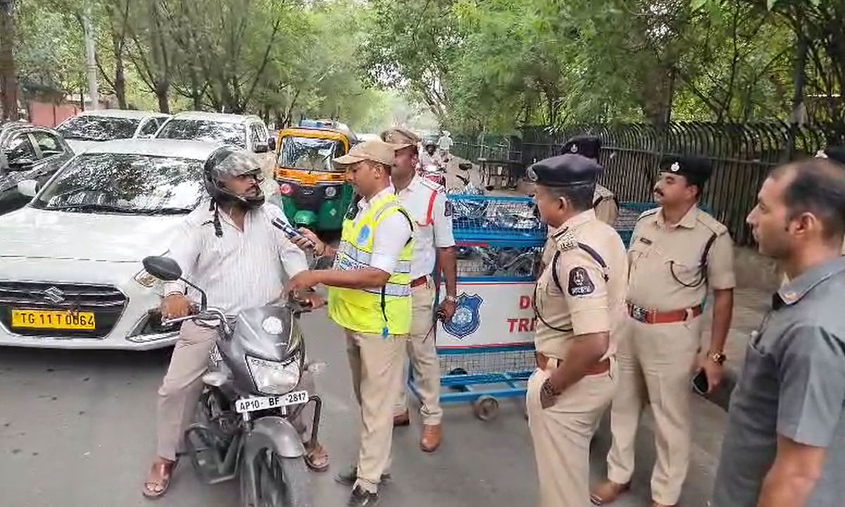 Hyderabad Police Begin Daytime Drunk Driving Checks, 25 School Bus Drivers Caught Intoxicated