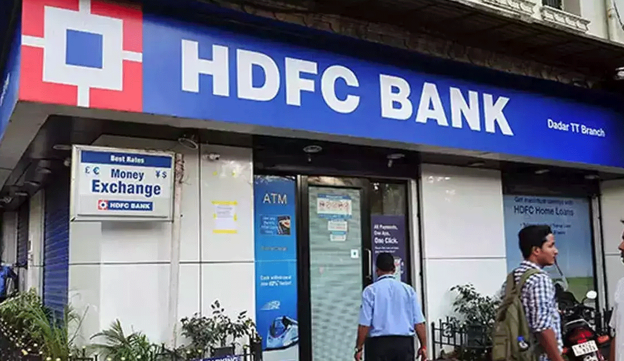 HDFC Bank clocks 13 pc sequential drop in Q1 net profit, announces Rs 5 special dividend
