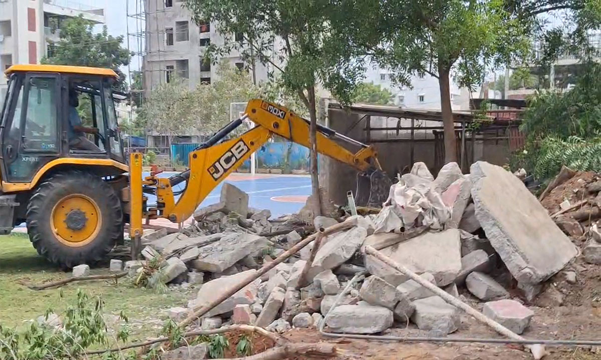 HYDRAA Demolition Drive Sparks Protests in Rajendranagar; 1,000 Sq Yards of Park Land Reclaimed