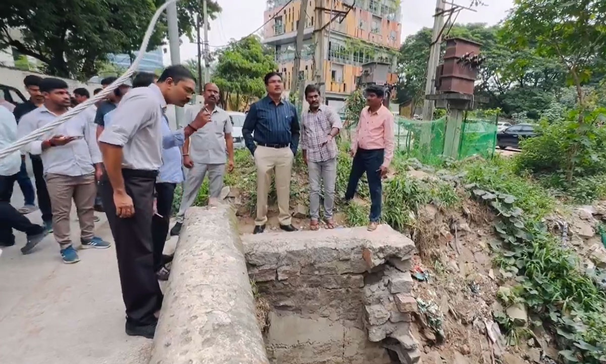 HYDRAA Inspects Nalas in Banjara Hills: Commissioner Orders Immediate Action