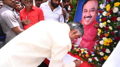 Andhra Pradesh CM Naidu pays homage to Sudhakar Reddy