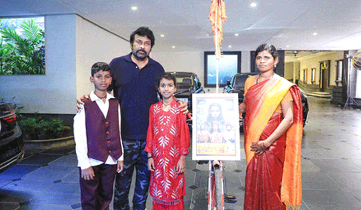 Woman fan cycles all the way from Adoni to Hyderabad to meet Chiranjeevi