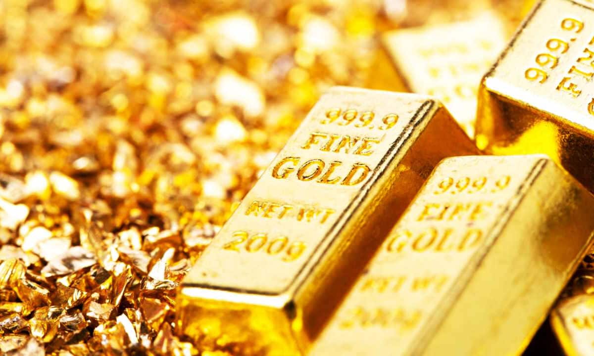 Rupee Weakens; Tariff Jitters Push Gold to New Peak