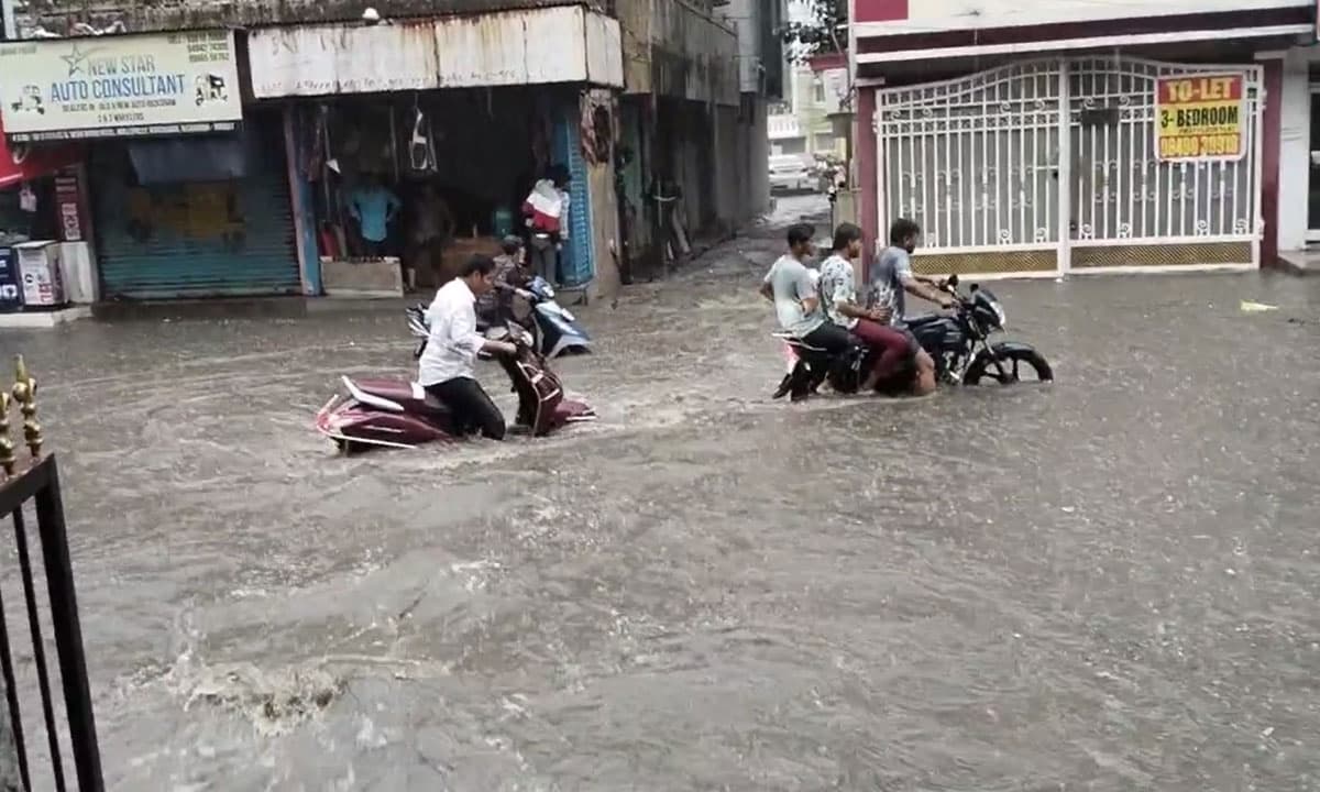 Telangana Braces for Torrential Rains & Thunderstorms in 24 Hours, Red Alert Issued for these Areas