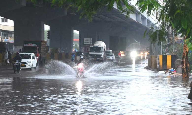 Heavy Rains in Hyderabad Turn Roads into Rivers, IMD Warns of More Showers Till Sept 2