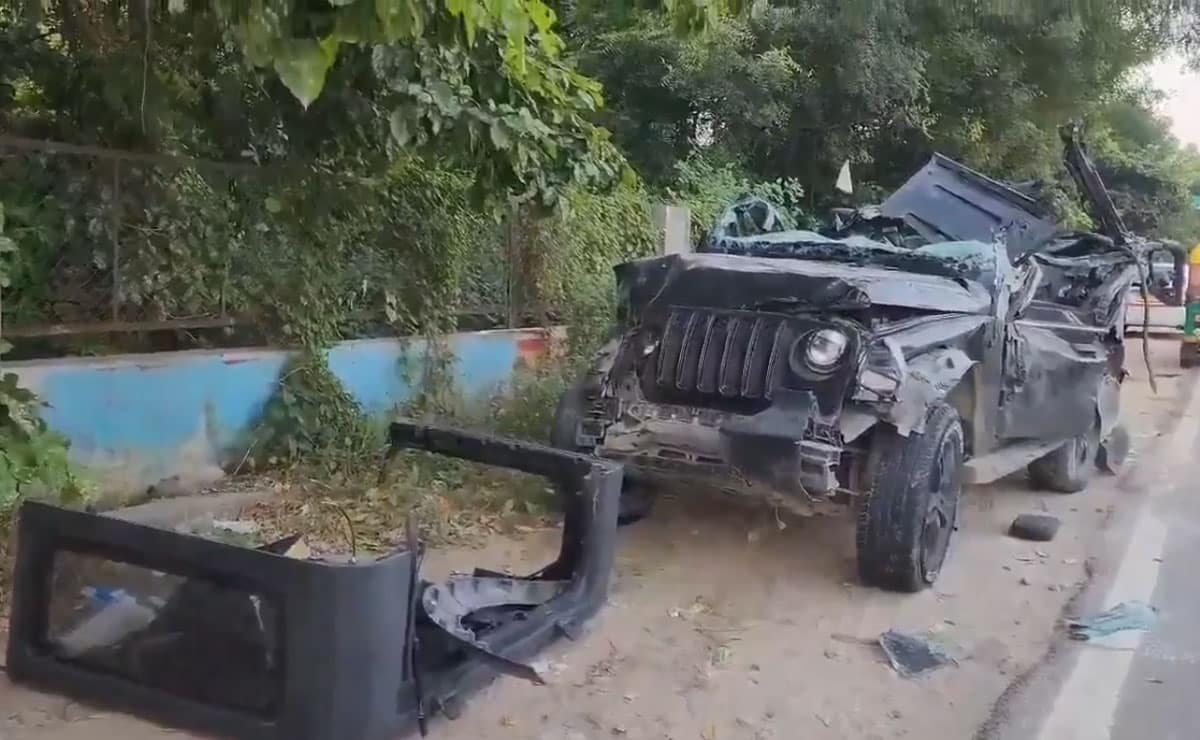 Five killed as Thar crashes into divider in Gurugram