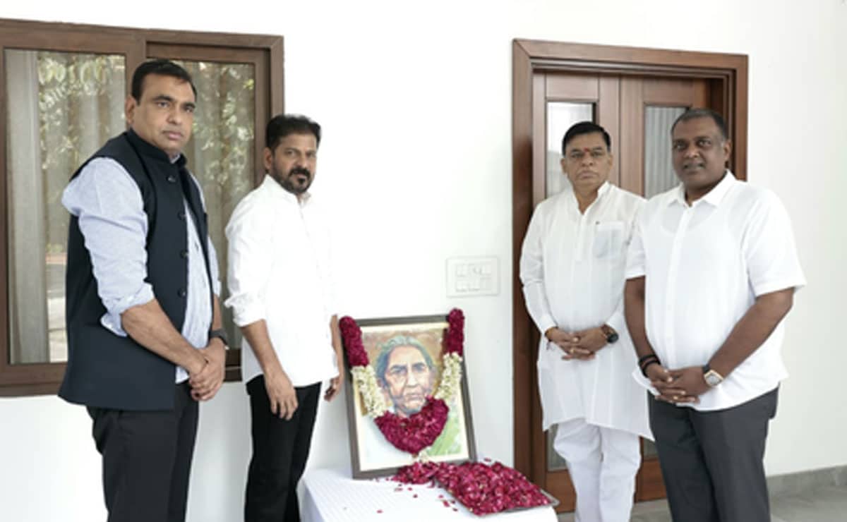Tributes paid to Telangana's revolutionary fighter Chakali Ailamma