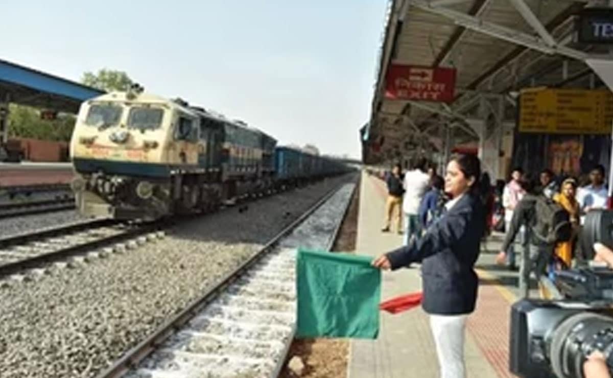 Cabinet clears Rs 1,866 crore bonus for Railway staff ahead of Diwali