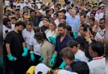 Akshay Kumar cleans up Mumbai’s Juhu beach a day after Ganpati Visarjan