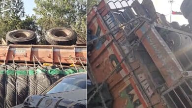 Lorry Overturns Near Aramghar Signal in Rajendranagar, Major Mishap Averted