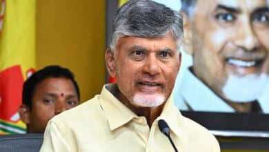 Vivekananda Reddy murder case: Cop serves legal notice to CM Naidu