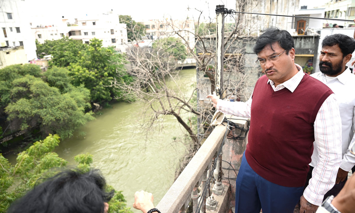 HYDRAA Commissioner Inspects Domalaguda, Baghlingampally, Ashoknagar; Orders Canal Expansion