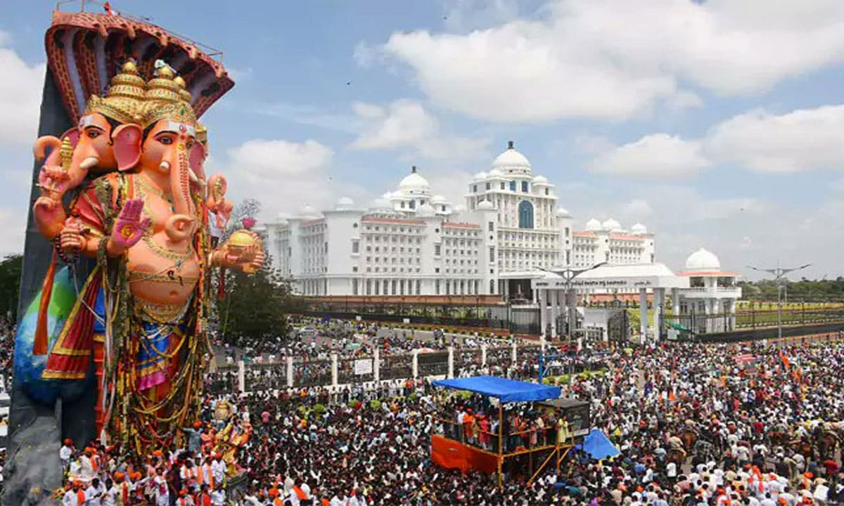Hyderabad Turns into a Sea of Devotion as Millions Join Grand Ganesh Visarjan