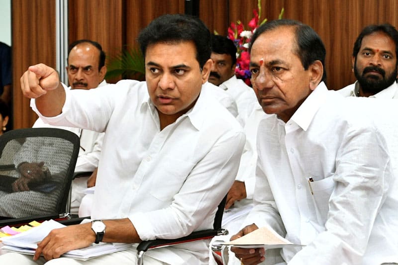KCR–KTR Hold Marathon Talks at Erravelli Farmhouse Amid CBI Heat on Kaleshwaram, Kavitha Row