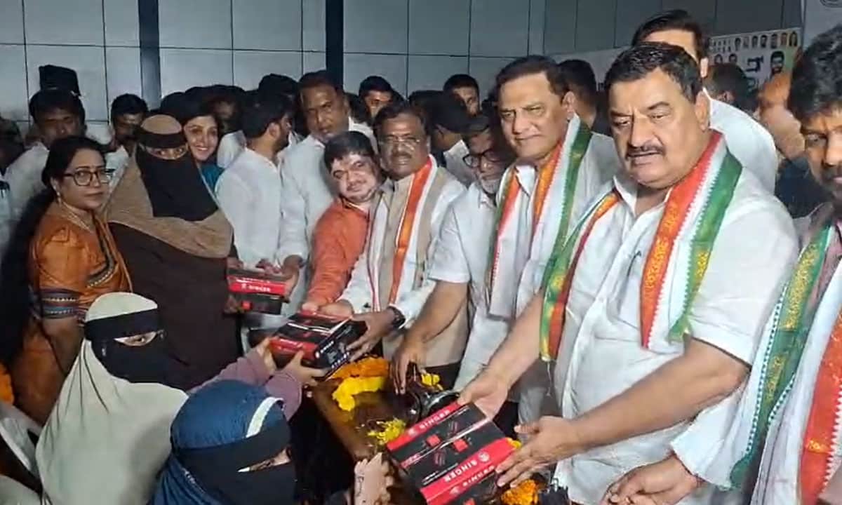 Sewing Machines Distributed Under Indiramma Minority Scheme, Govt Targets 33,750 Beneficiaries in Phase Two