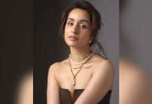 Shraddha Kapoor devours all of 6 “Ukadiche Modak” on Ganpati Visarjan