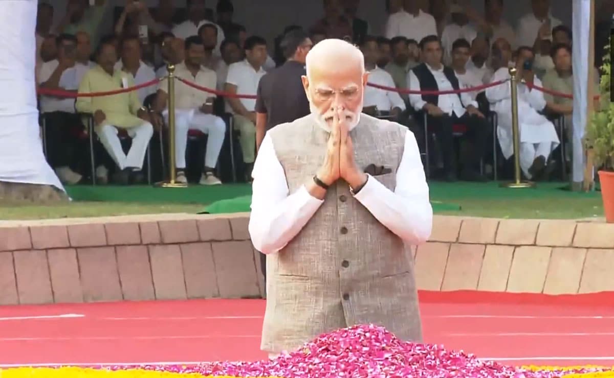 PM Modi pays tributes to Mahatma Gandhi, Lal Bahadur Shastri on their birth anniversary