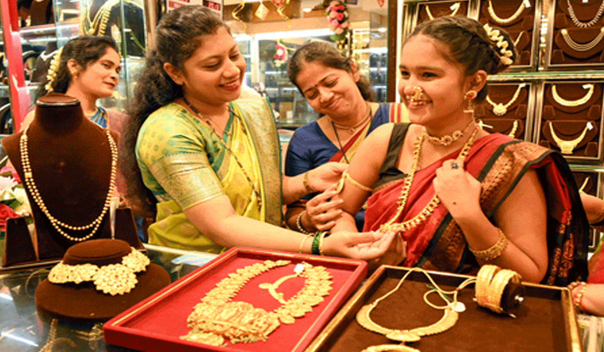 Silver crosses Rs 1.64 lakh level, gold surges by over Rs 2,000 this week