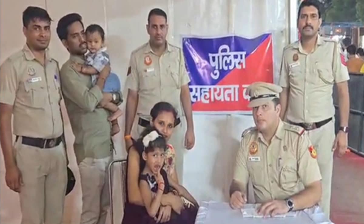 Lost in mela, Delhi Police help reunite 5-year-old girl with family