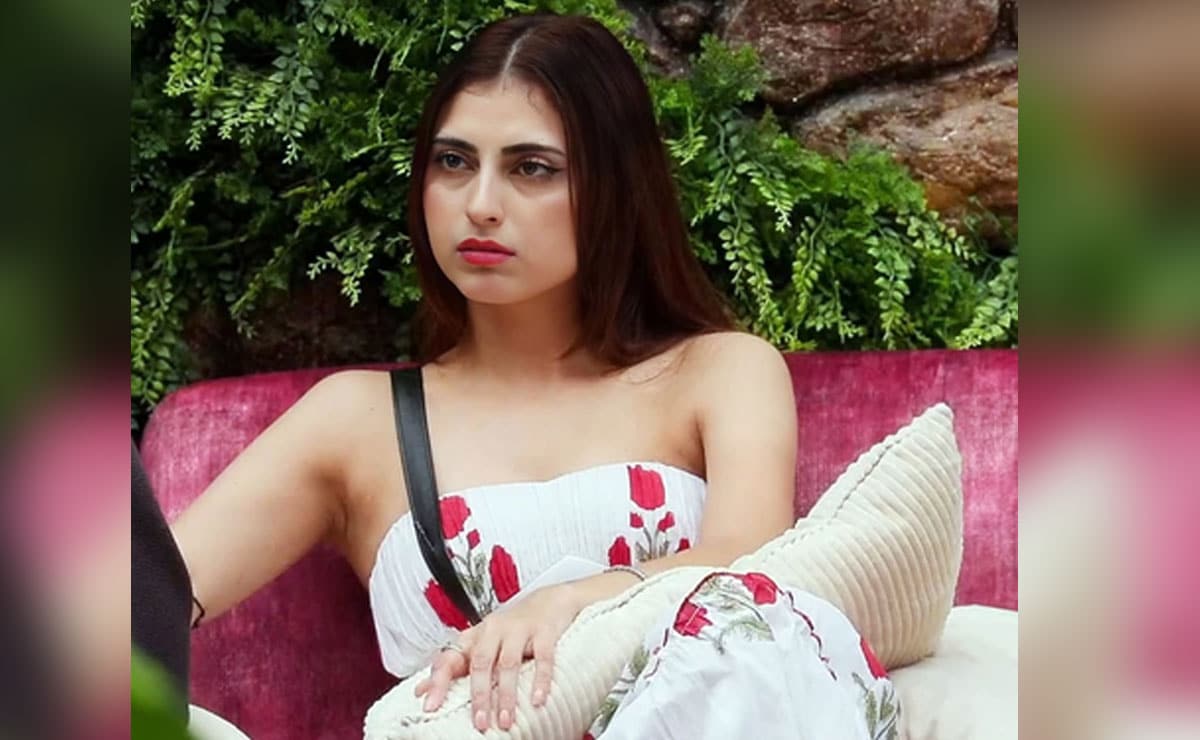 ‘Bigg Boss 19’: Farrhana Bhatt throws water on Abhishek Bajaj