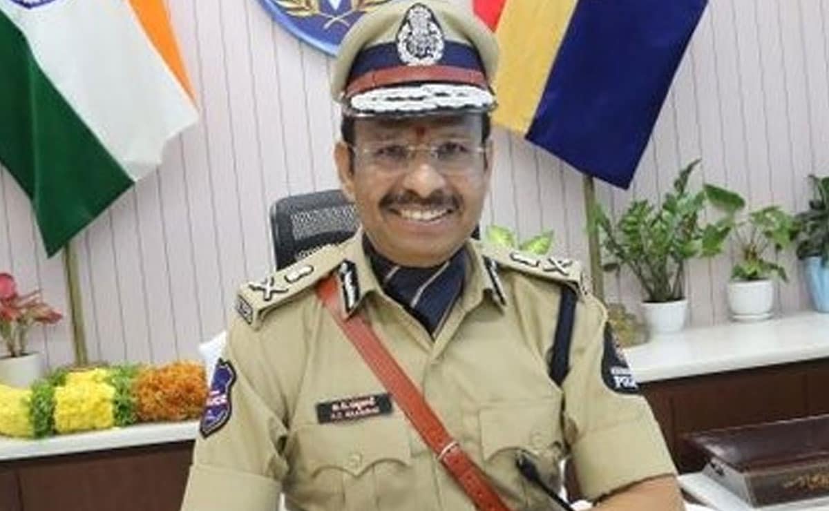 Hyderabad Police Commissioner advises women to be cautious in digital space