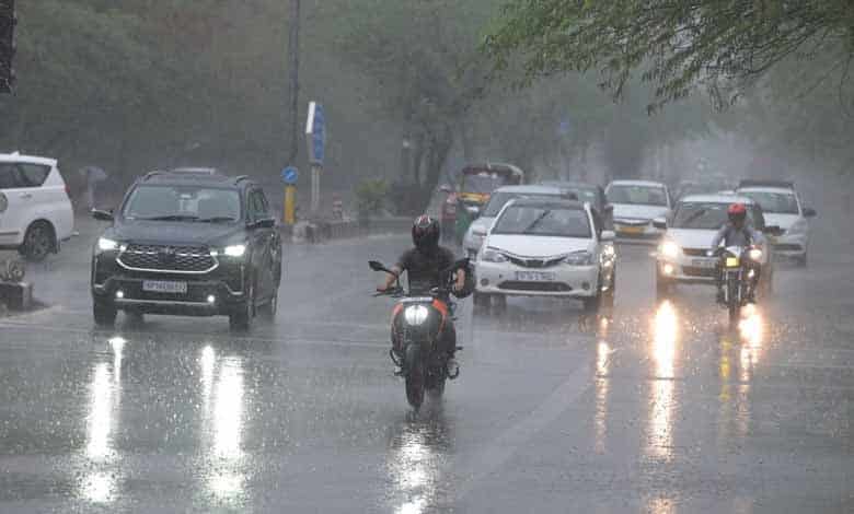 Heavy rain triggers floods in Vamsadhara, Nagavali in north coastal Andhra